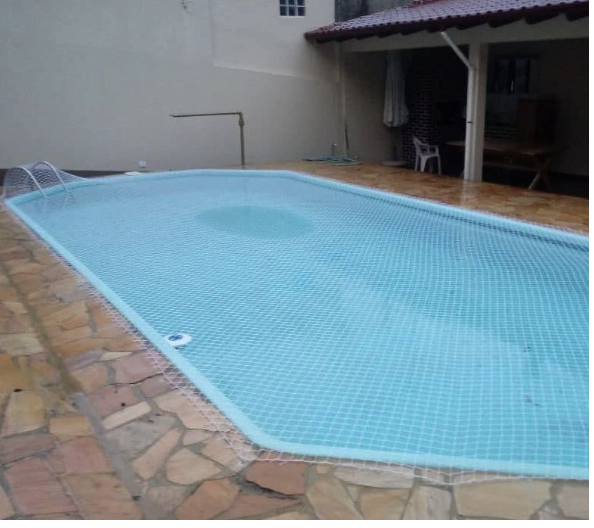 Rede de proteção para piscinas
